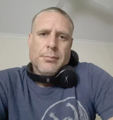 <span>Lee, 30</span>&nbsp;<span style='width: 25px; height: 16px; float: right; background-image: url(/bitmaps/flags_small/AU.PNG)'>&nbsp;</span><br><span>Adelaide, ออสเตรเลีย</span>&nbsp;<input type='button' class='joinbtn' style='float: right' value='JOIN NOW' />