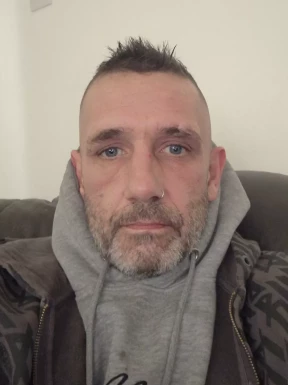 English men looking for love