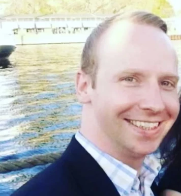 <span>Sean, 44</span>&nbsp;<span style='width: 25px; height: 16px; float: right; background-image: url(/bitmaps/flags_small/US.PNG)'>&nbsp;</span><br><span>New York, United States of America</span>&nbsp;<input type='button' class='joinbtn' style='float: right' value='JOIN NOW' />