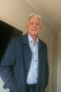 <span>Murray, 67</span>&nbsp;<span style='width: 25px; height: 16px; float: right; background-image: url(/bitmaps/flags_small/AU.PNG)'>&nbsp;</span><br><span>Gold Coast, Austrália</span>&nbsp;<input type='button' class='joinbtn' style='float: right' value='JOIN NOW' />