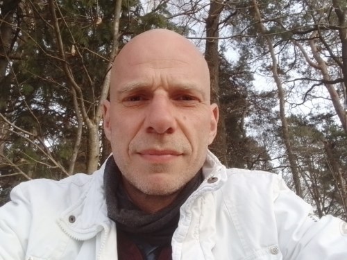 <span>Christian, 50</span>&nbsp;<span style='width: 25px; height: 16px; float: right; background-image: url(/bitmaps/flags_small/DE.PNG)'>&nbsp;</span><br><span>Zwickau, Germany</span>&nbsp;<input type='button' class='joinbtn' style='float: right' value='JOIN NOW' />