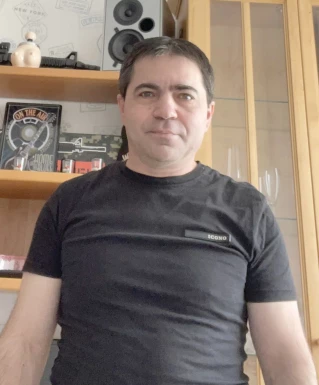 <span>Robert, 52</span>&nbsp;<span style='width: 25px; height: 16px; float: right; background-image: url(/bitmaps/flags_small/DE.PNG)'>&nbsp;</span><br><span>Munich, Німеччина</span>&nbsp;<input type='button' class='joinbtn' style='float: right' value='JOIN NOW' />