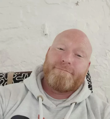 <span>Danny, 36</span>&nbsp;<span style='width: 25px; height: 16px; float: right; background-image: url(/bitmaps/flags_small/DE.PNG)'>&nbsp;</span><br><span>Laudenberg, Germany</span>&nbsp;<input type='button' class='joinbtn' style='float: right' value='JOIN NOW' />