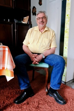 <span>Guenter, 72</span> <span style='width: 25px; height: 16px; float: right; background-image: url(/bitmaps/flags_small/DE.PNG)'> </span><br><span>Fuerth, Germany</span> <input type='button' class='joinbtn' style='float: right' value='JOIN NOW' />