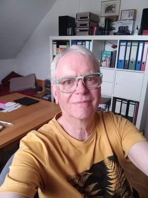 <span>Karl, 71</span>&nbsp;<span style='width: 25px; height: 16px; float: right; background-image: url(/bitmaps/flags_small/DE.PNG)'>&nbsp;</span><br><span>Trier, Alemania</span>&nbsp;<input type='button' class='joinbtn' style='float: right' value='JOIN NOW' />