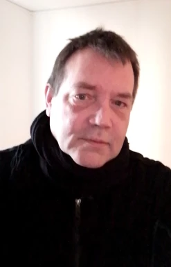 <span>Adam, 57</span>&nbsp;<span style='width: 25px; height: 16px; float: right; background-image: url(/bitmaps/flags_small/SE.PNG)'>&nbsp;</span><br><span>Stockholm, Sweden</span>&nbsp;<input type='button' class='joinbtn' style='float: right' value='JOIN NOW' />